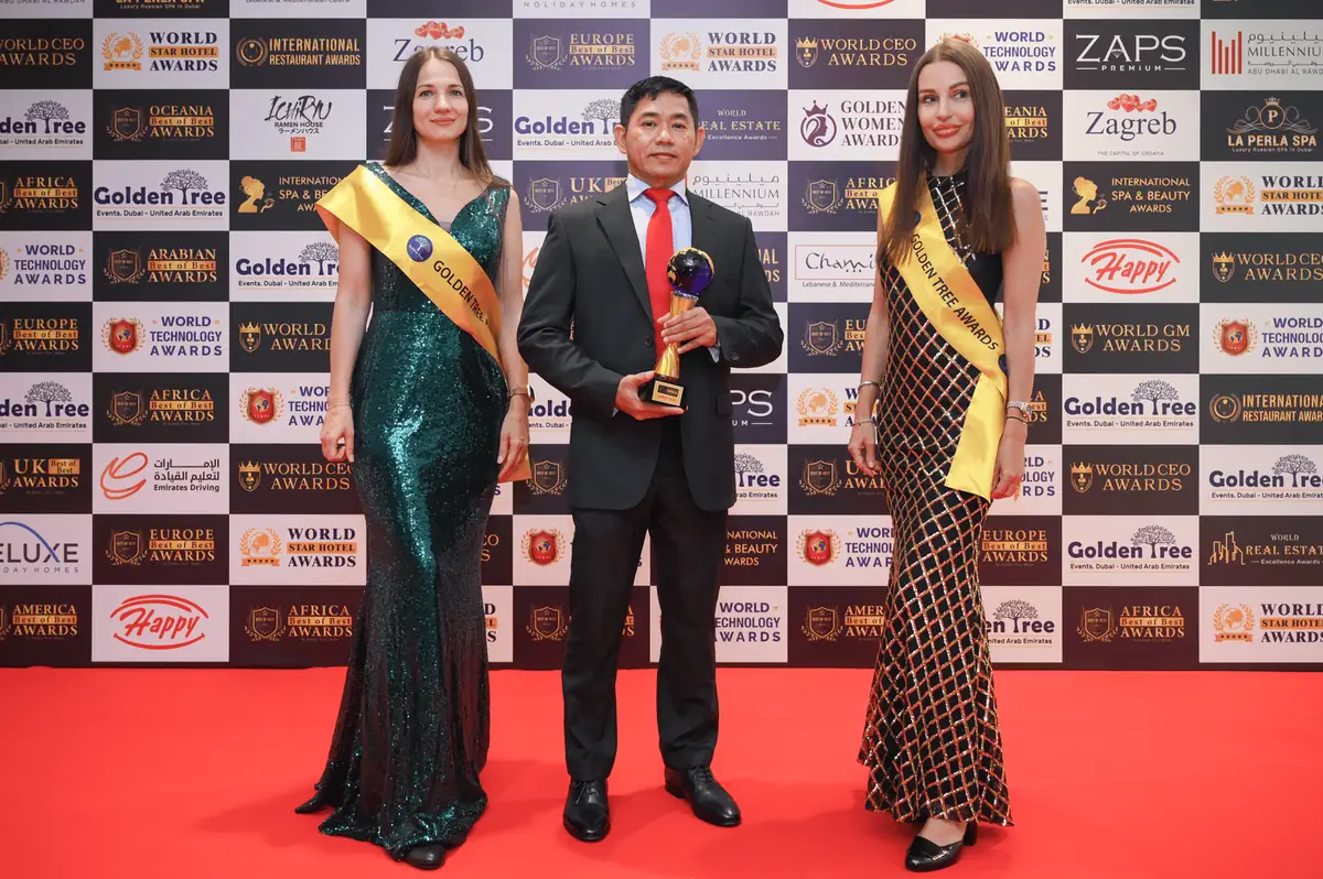 Award winners on the red carpet at the Golden Tree Awards gala